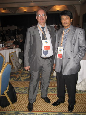 Azat_Vartanian_with_mayor_of_Malaka